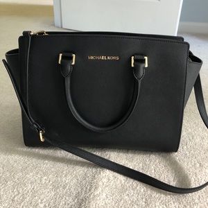 Michael Kors Large Selma in Black Saffiano Leather